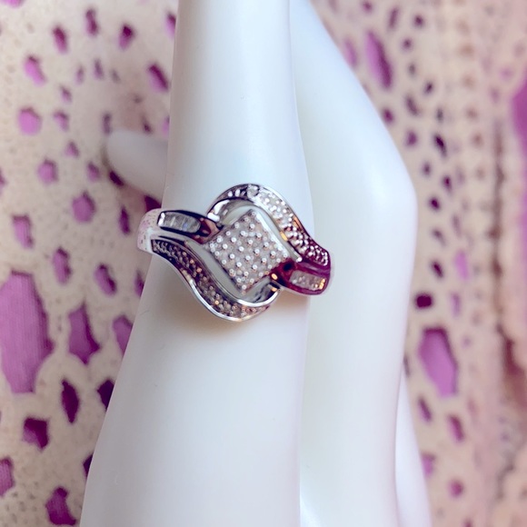 0.15ctw Round White Diamond Ring - Picture 15 of 15